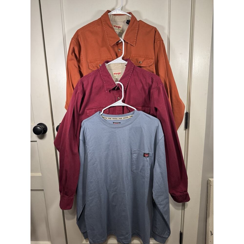 Men’s Wrangler Bundle! 3 Wrangler Shirts, Size XL, 1 NWT Tshirt, 2 Button Downs.